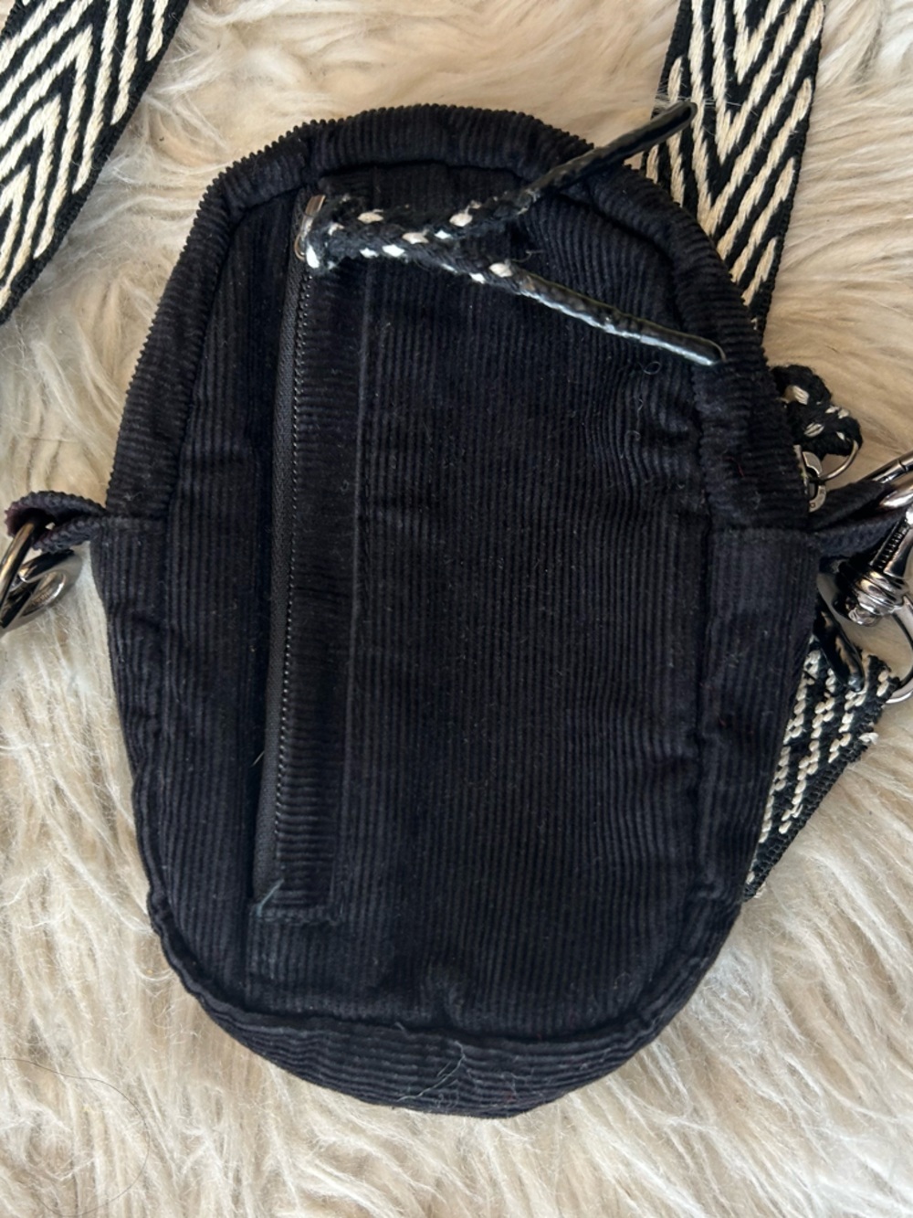 Lucy & Yak Black Crossbody Mini Bag - Picture 10 of 13